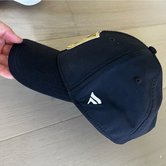 Las Vegas Golden Knights hockey black Cap with Gold Emblem - Picture 4 of 5